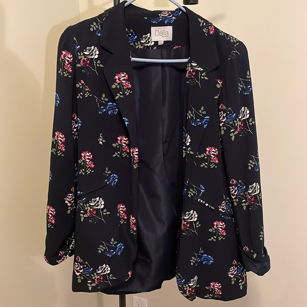Dalia women’s black floral blazer